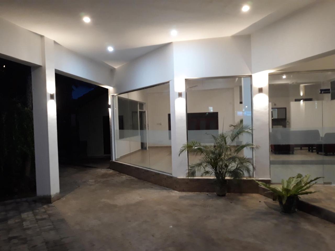 Traveller'S Home Hotel Tissamaharama Εξωτερικό φωτογραφία
